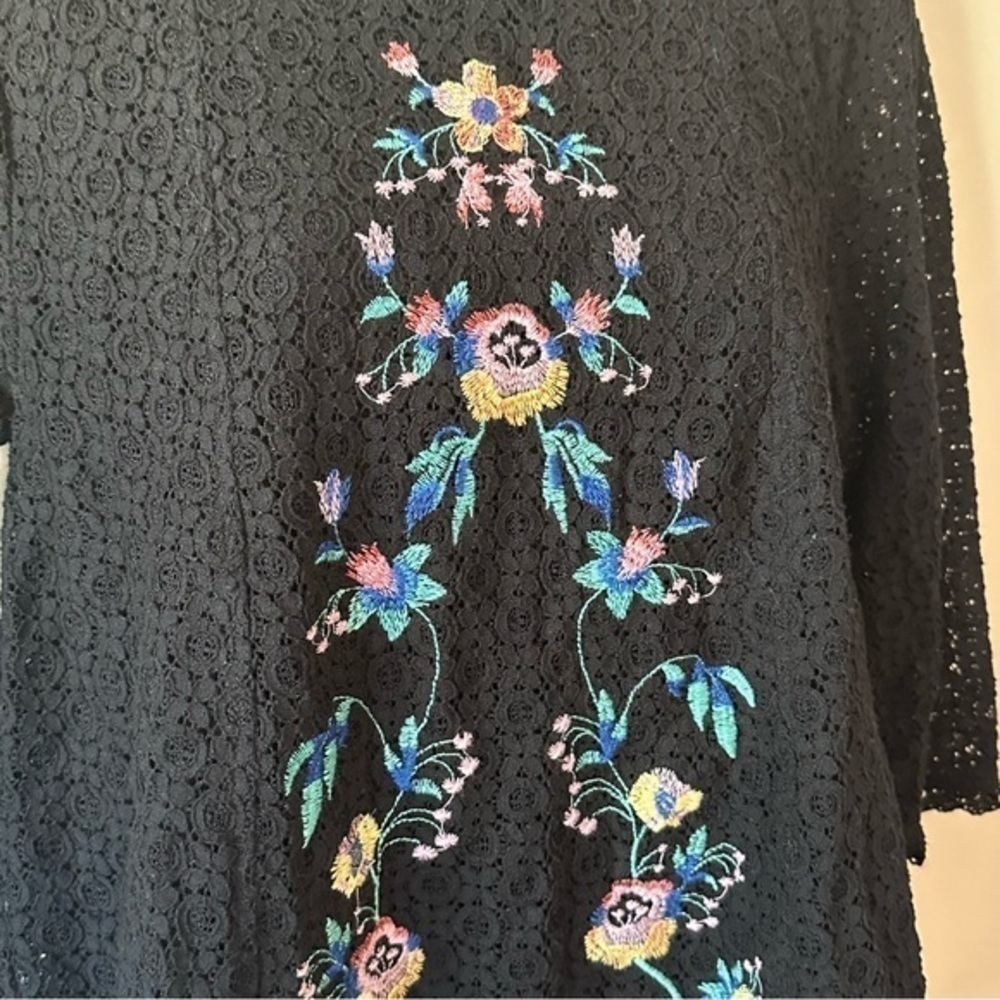 Umgee Women's Floral Embroidered & Lace Tunic Top - Picture 2 of 11